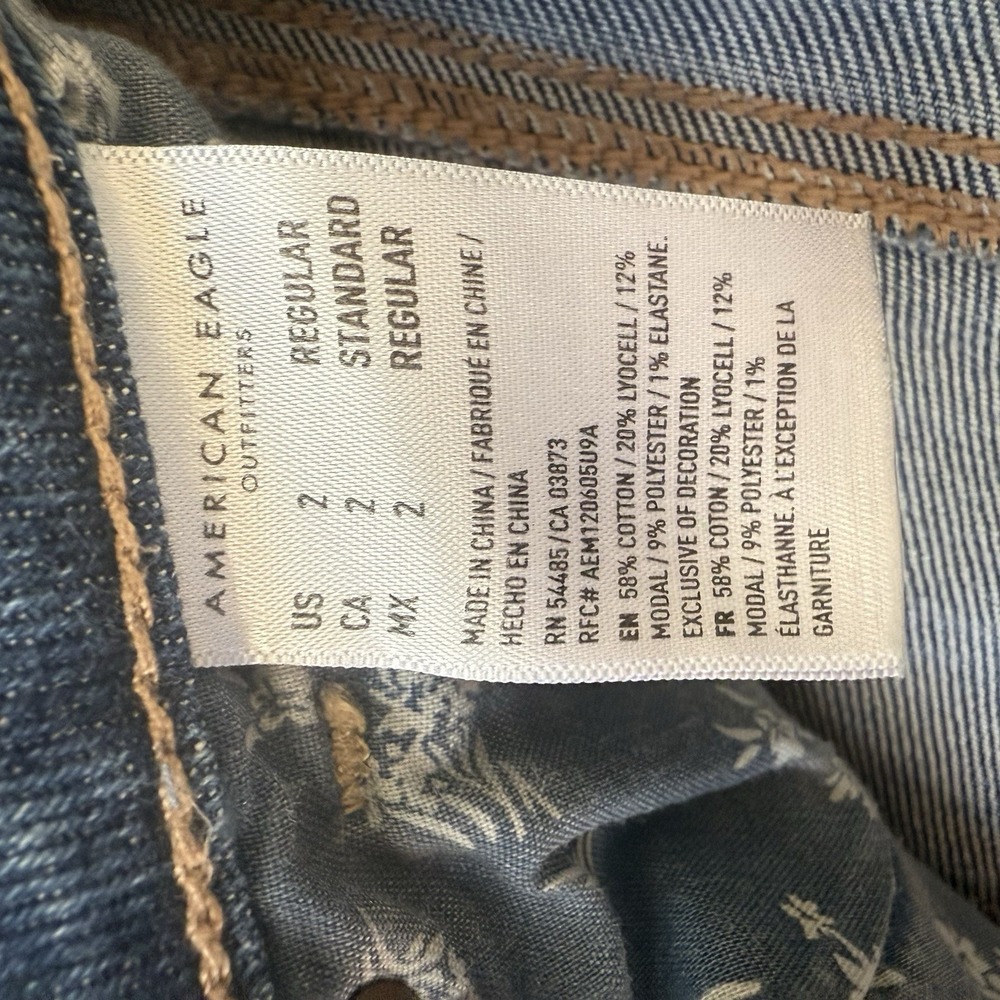 American Eagle Outfitters‎ Mom Jeans Blue Distressed Stretch Medium Wash Sz 2 - Picture 5 of 10